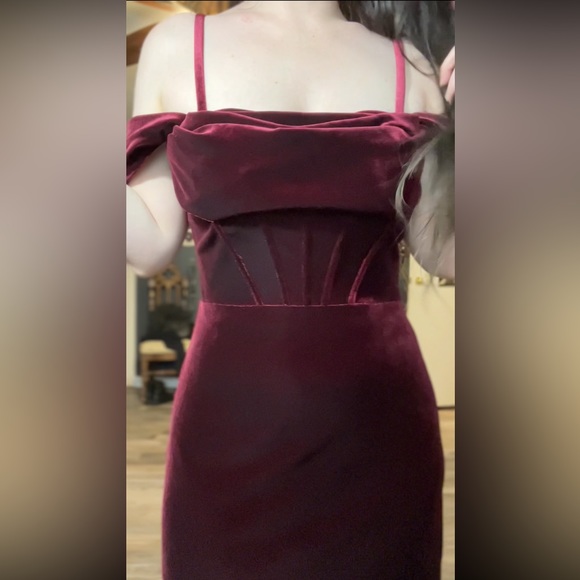 REVELRY LONDON - BURGUNDY VELVET
SIZE 4 (PETITE) Bridesmaid Dress - Picture 3 of 12